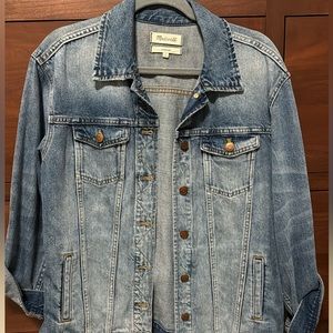 NWOT Madewell women’s oversized jean jacket, size medium.